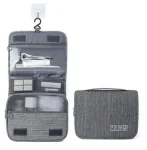 세면도구 정리 파우치가 열려진 사진